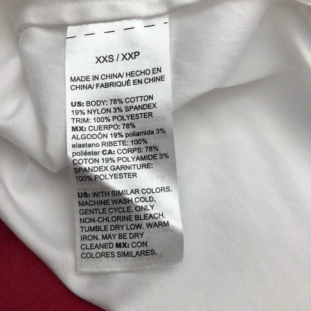 ⭐️NEW⭐️White House Black Market (WHBM) White Halter top with flower detail - Picture 6 of 6